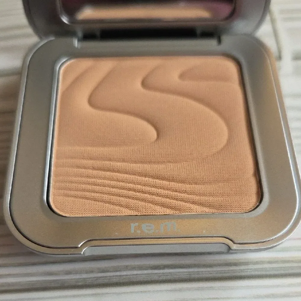 R.E.M. Beauty beauty hypernova